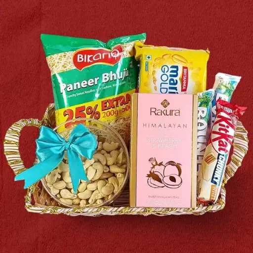 Snacks with Rakura Tea and Dry Cashews